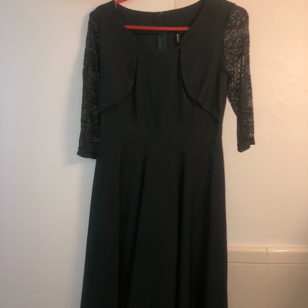 NWOT Green dress w lace arms
